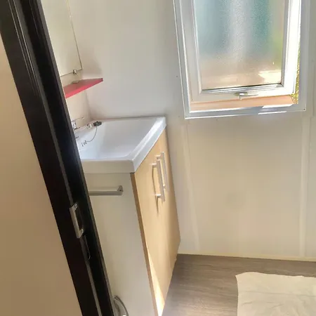 Camping Tiny House, Mobilhome 6 Personnes Au Port De *